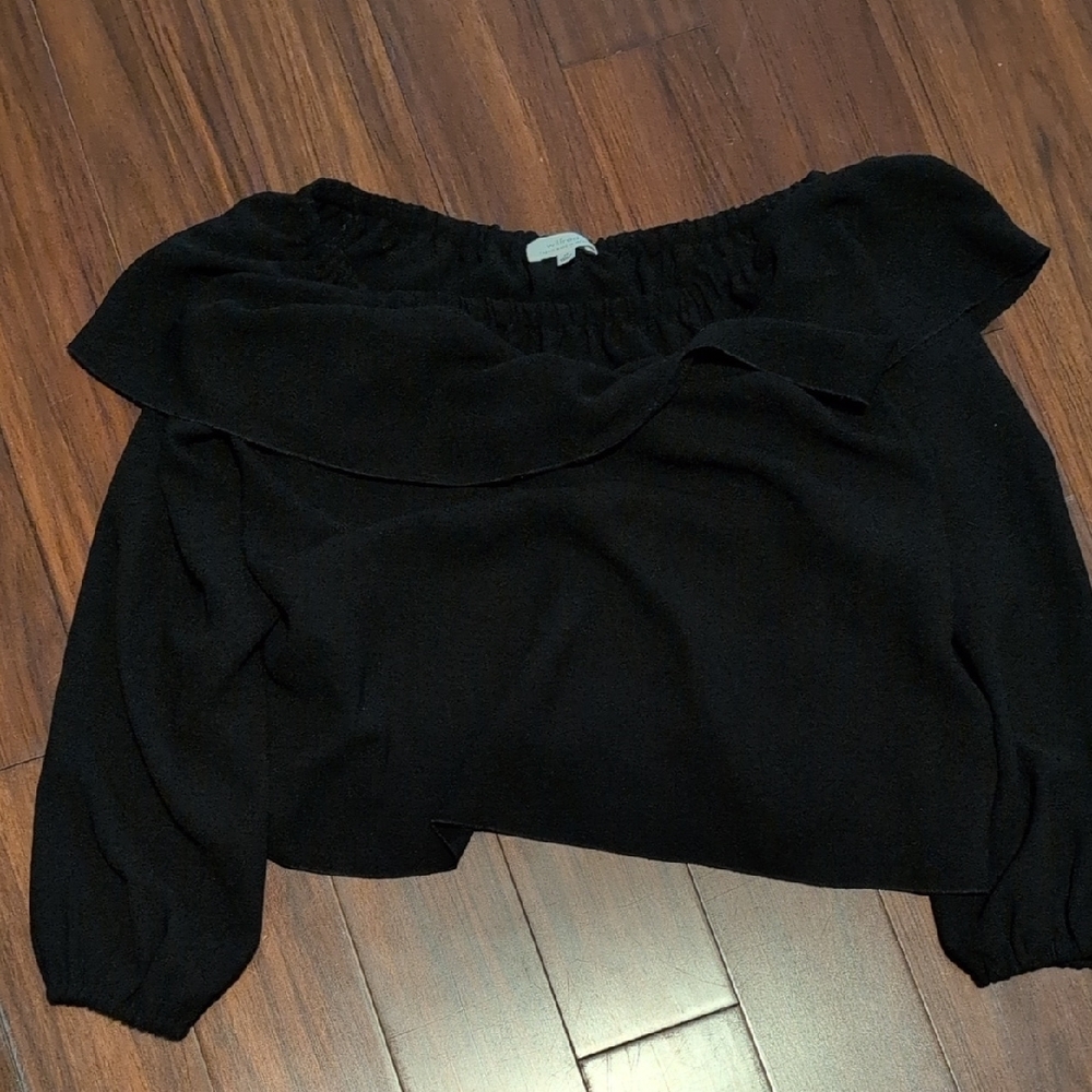 Wilfred Off-Shoulder Black Blouse